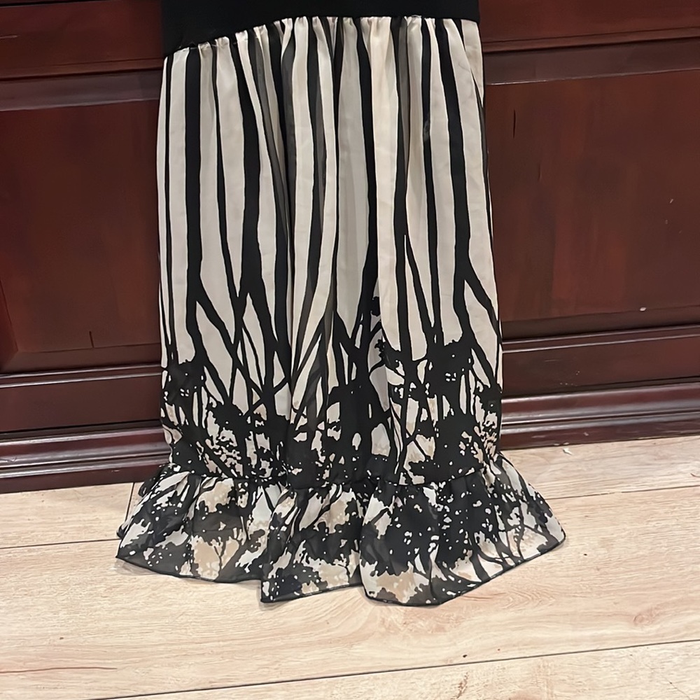 Dresss - Picture 2 of 4